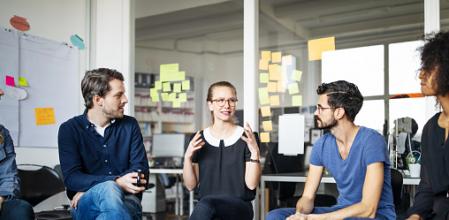 Una startup es una empresa de nueva creación que presenta grandes posibilidades de crecimiento