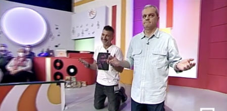 Ramón García se disculpa de rodillas tras viralizarse su dura crítica al ‘Motomami’ de Rosalía