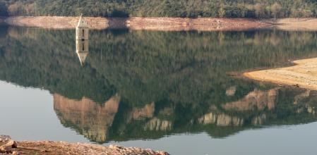 Reflejos en el pantano de Sau.