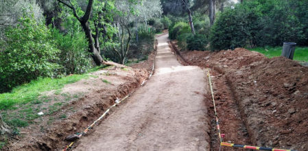 Obras de urbanización en el Parque del Castell de l'Oreneta.