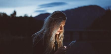 Durante la adolescencia los jóvenes son más susceptibles a los cambios y, como consecuencia, también son más vulnerables a las adicciones.
