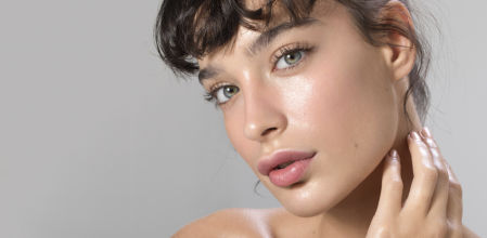 Luminoso, fresco y jugoso. Así es el acabado que triunfa y que tú puedes conseguir gracias a las ceramidas de Elizabeth Arden