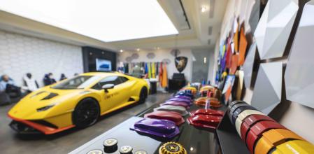 La configuración individualizada se puede realizar presencialmente en el Estudio Ad Personam, en las instalaciones de Sant’Agata Bolognese, o bien virtualmente de forma digital