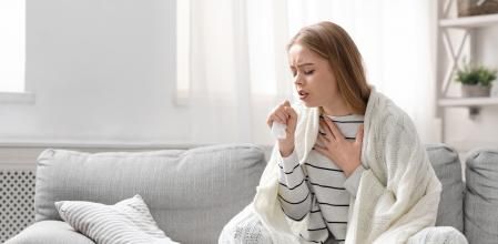 Mujer con tos