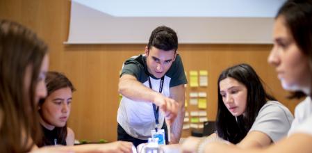 Los worldshakers son jóvenes con un espíritu proactivo, con un impulso interno para preocuparse por los problemas del mundo y a la vez buscar la forma de superarlos