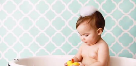 Un baño de bebé