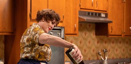 Sarah Lancashire se luce en la piel de Julia Child.