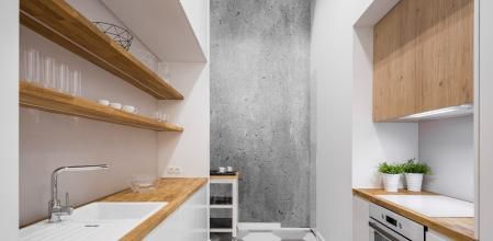 Ejemplo de cocina pequeña bien aprovechada