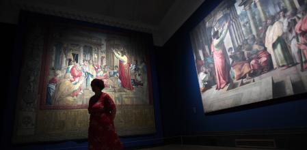 London (United Kingdom), 04/04/2022.- A tapestry (R) titled 'Saint Paul Preaching at Athens' (151-19),' by Italian artist Raphael (1483-1520) is on display at the National Gallery in London, Britain, 04 April 2022. 'The Credit Suisse Exhibition: Raphael' opens to the public from 09 April until 31 July 2022 and features ' loans from the Louvre, National Gallery of Art, Washington, the Prado Museum, Uffizi Museum and the Vatican Museum', the National Gallery says on their website. (Abierto, Reino Unido, Atenas, Londres) EFE/EPA/ANDY RAIN