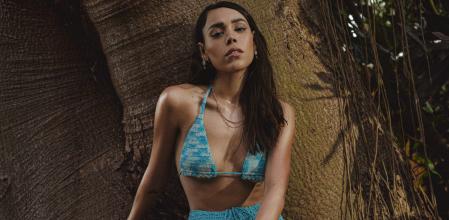 Danna Paola posa con sus prendas favoritas de la nueva colección de Bershka