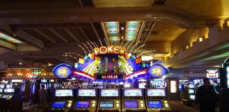 El espeluznante motivo por el que los casinos están diseñados para que no gires 90 grados