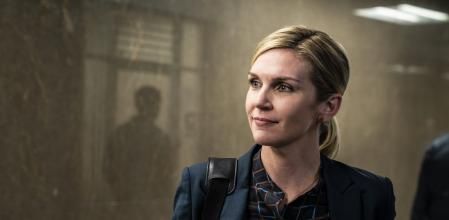 Rhea Seahorn como Kim Wexler.