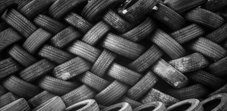 Pila de neumáticos
