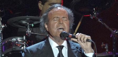 FOTO:MANE ESPINOSA. CONCIERTO DE JULIO IGLESIAS EN EL FESTIVAL DE