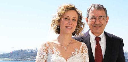 Orhan Pamuk y Asli Akyavas, posan en Estambul tras la ceremonia privada