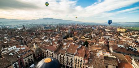 Vista de las casas de Vic desde uno de los globos.