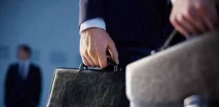 abogados con maletines