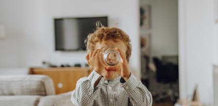 Es importante que los niños permanezcan hidratados