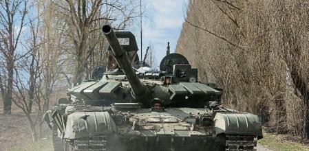 FILE PHOTO: A Ukrainian service member drives a captured Russian T-72 tank, in the recently liberated village of Lukianivka, in Kyiv region, Ukraine March 27, 2022. REUTERS/Serhii Nuzhnenko/File Photo