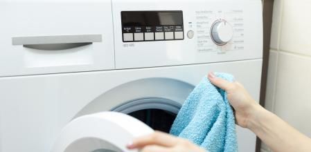 Poniendo la lavadora