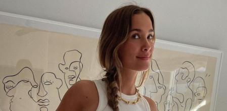 La 'influencer' ha causado sensación con su nueva manicura en tonos naranjas.