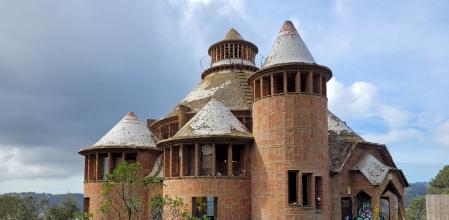 Los fregaderos del sanatorio antituberculoso construido a principios del siglo XX que nunca llegó a entrar en funcionamiento.