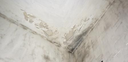 Humedad en una esquina de la pared