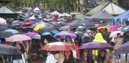 La lluvia puede marcar Sant Jordi en Barcelona