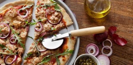 Pizza con atún