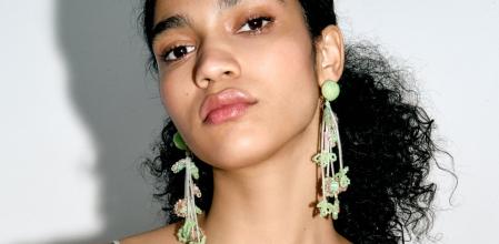 Minivestido satinado con corsé de Zara