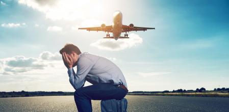 Hombre con miedo a volar
