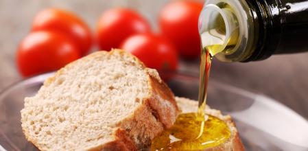 Pan con aceite de oliva