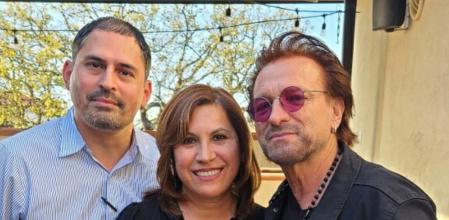 Un hombre se hace pasar por Bono de U2 para comer gratis y lo consigue