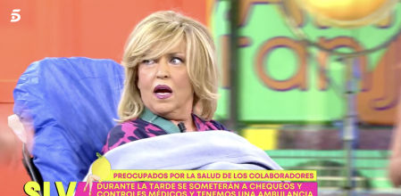 La surrealista reaparición de Lydia Lozano en ‘Sálvame’ tras romperse el brazo