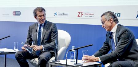 El presidente del PP, Alberto Núñez Feijóo, junto al presidente del Cercle, Javier Faus