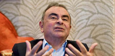 Beirut (Lebanon), 16/12/2020.- (FILE) - Lebanese-French businessman Carlos Ghosn speaks during an interview in Beirut, Lebanon, 16 December 2020 (reissued 22 April 2022). A lawyer for former Nissan chairman Carlos Ghosn on 22 April 2022 told that his client will respond to reports that French prosecutors had issued an international arrest warrant on Lebanese television later in the evening. Ghosn on 29 December 2019 fled from Japan where he was on bail and under surveillance in Tokyo awaiting trial on financial misconduct charges. (Francia, Japón, Líbano, Tokio) EFE/EPA/WAEL HAMZEH *** Local Caption *** 56571754