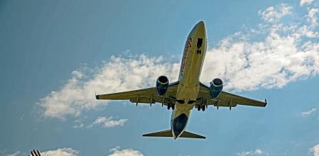 FOTO ALEX GARCIA RECUPERACION DEL TRAFICO AEREO DE COMPAÑIAS COMERCIALES TRAS LA PANDEMIA DE COVID. AVIONES. COMPAÑIAS AEREAS. VUELOS. TURISMO VIAJAR AEROPUERTO DE EL PRAT 2022/05/05