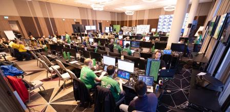 Locked Shields es el ejercicio internacional de defensa cibernética en tiempo real más grande y complejo del mundo, organizado por el Centro de Excelencia de Defensa Cibernética Cooperativa de la OTAN (CCDCOE) en Tallin, Estonia