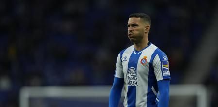 El delantero del Espanyol, Raúl De Tomás, se lamenta durante el partido de la jornada 33 de LaLiga Santander