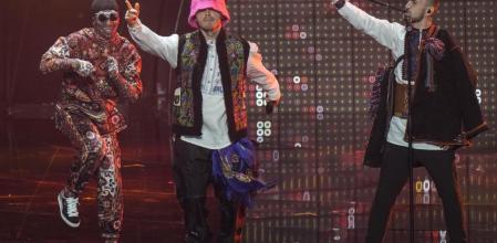 Europa ha lanzado hoy un fuerte mensaje contra la guerra. Las apuestas se han cumplido y Ucrania, la gran favorita de los sondeos, se ha alzado con el micrófono de cristal con 631 puntos gracias a Stefania, una canción que ya es un himno a la resistencia del país ante la invasión rusa.