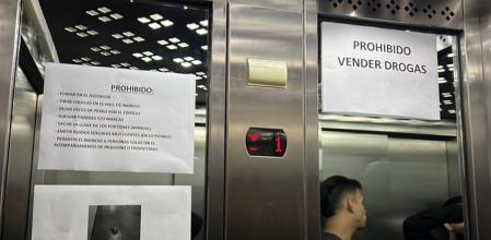 La peculiar lista de prohibiciones de unos vecinos que arrasa en redes: "La del perro es la mejor"