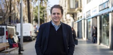 Imagen de archivo de Domingo Villar en Barcelona, durante una entrevista por su libro 'El último barco'