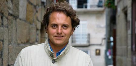 Domingo Villar writer in Galician language in old setreet in Vigo city, 24th August 2009 (Photo by Xurxo Lobato/Getty Images )