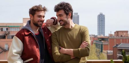 Carlos y Miki son pareja en la ficción