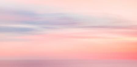 Atardecer rosa en el mar