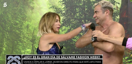 La desastrosa depilación a Jorge Javier Vázquez en directo: “Le vas a levantar la piel”