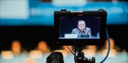 foto XAVIER CERVERA 05/12/2018 Sin resultados deportivos no hay resultados económicos, de la misma forma que sin una economía saneada no hay posibilidad de crecer deportivamente. Esa es la fórmula que ha ofrecido Chen Yansheng, presidente y máximo accionista del Espanyol, en el informe que ha presentado esta mañana en la Junta General de Accionistas del club. “Quiero empezar transmitiéndoles mi satisfacción por la marcha del primer equipo en la Liga y por la marcha del resto de equipos de la entidad. El rendimiento deportivo es el mejor combustible para la entidad y seguiremos en la línea de reforzar este proyecto, pero también hemos de consolidar la línea de obtener beneficios y reestructurar la deuda, porque es la única garantía de crecer en lo deportivo”, ha considerado Chen. (auditorio d Cornella d llobregat)