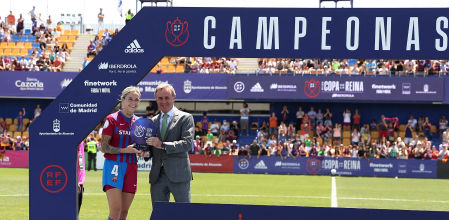 Mapi León recibe MVP