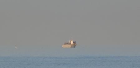 Efecto barco volador a causa de la Fata Morgana.