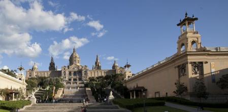 FOTO:MANE ESPINOSA. IMAGEN DEL MNAC CON LOS PABELLONES DE ALFONS XIII Y VICTORIA EUGENIA A AMBOS LADOS.